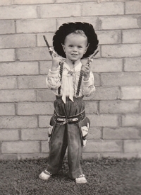 Tim Keller Lil Cowboy with twin pistols Halloween 1953 - age 2