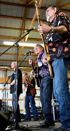 Jimmy Gilmer & The Fireballs in concert, Raton 2014