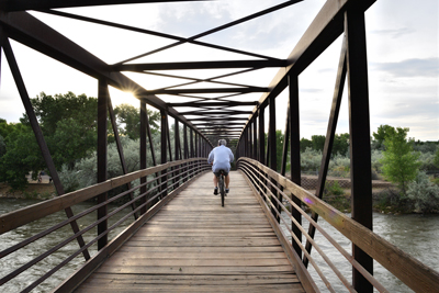 Berg Park, Farmington NM, pedestrian and bike bridge over Animas River